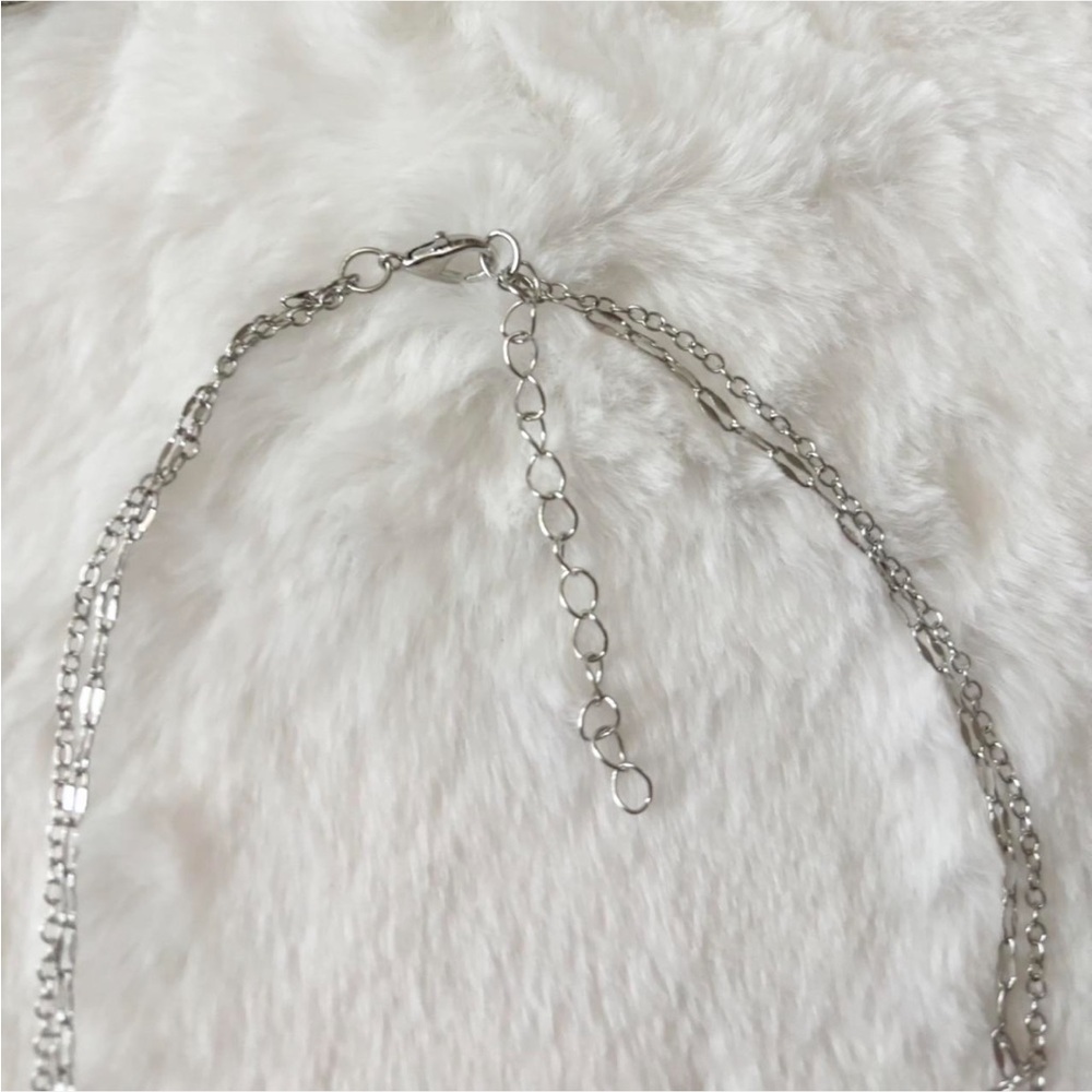 5/$15 🩷 MUST BUNDLE Silver-Tone Rhinestone Butterfly Layered Necklace - Picture 4 of 5